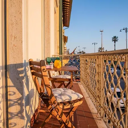 Vistamare, Superior On Viareggio's Promenade アパート *